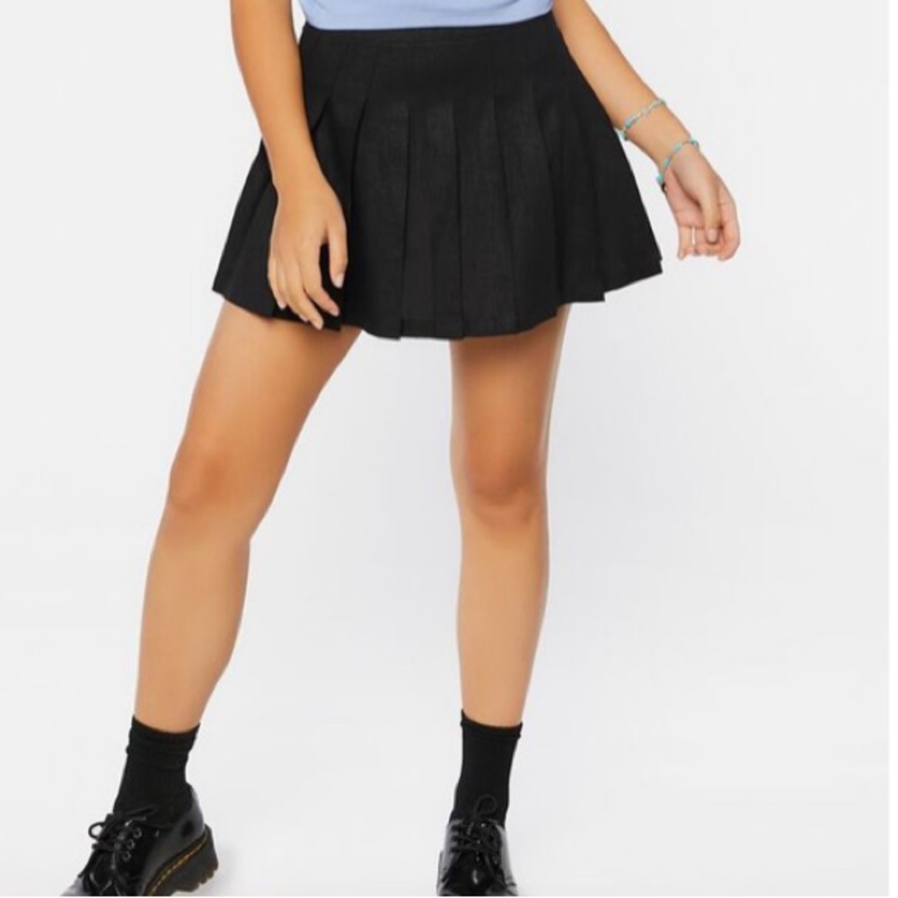 Forever 21 pleated black leather skirt
